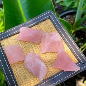 1 piece • Rose quarts stone (Love stone)